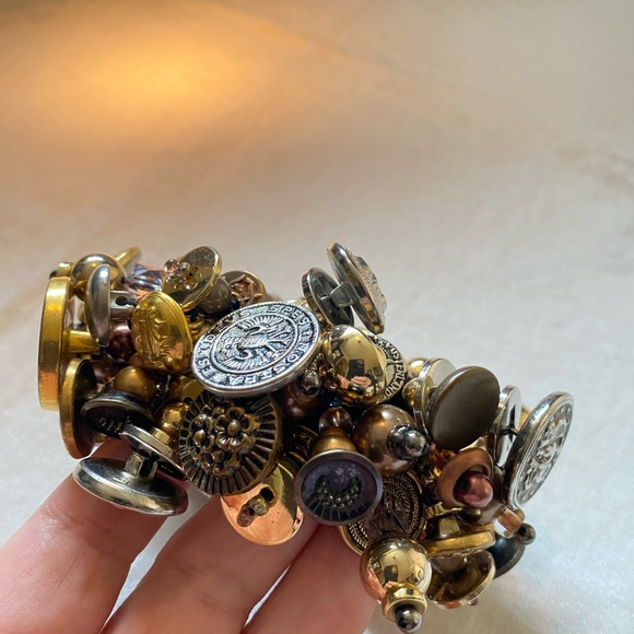 Button Bracelet - Picture 8 of 10